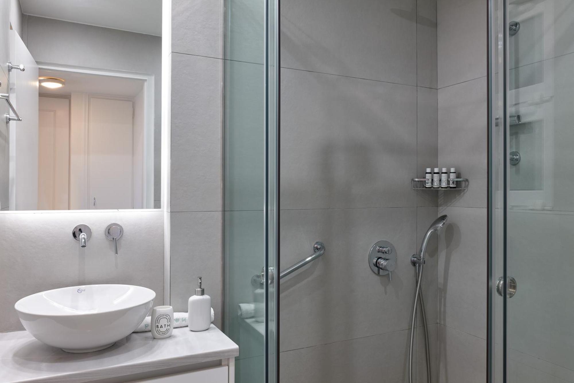 Chic One Bd Apartment With Hilton View 아테네 외부 사진